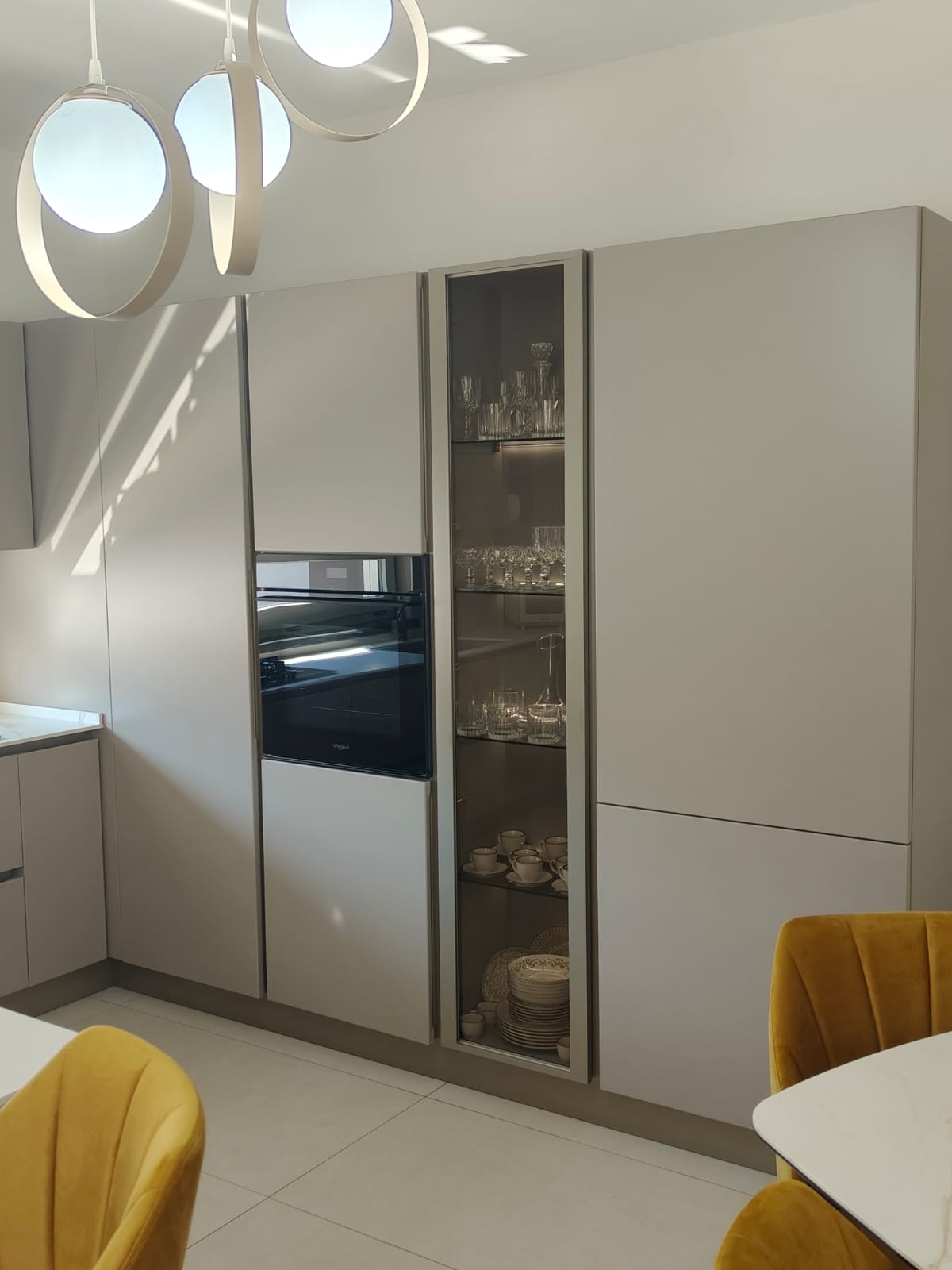 Colonna forno con vetrina fumé, realizzazione Molitierno Arredamenti